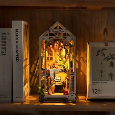 Robotime DIY Model Kit - Garden House 