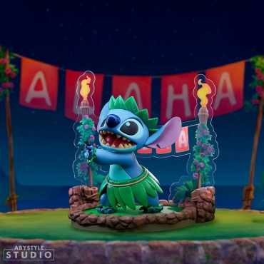 Stitch Hula pe un suport din lemn