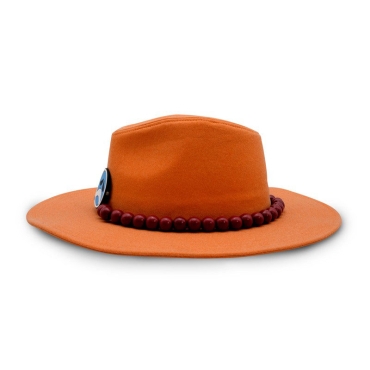 Șapca replică Portgas D Ace expusă