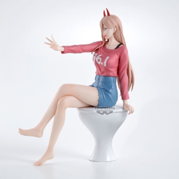 Vedere laterală – poziție haioasă pe toaletă