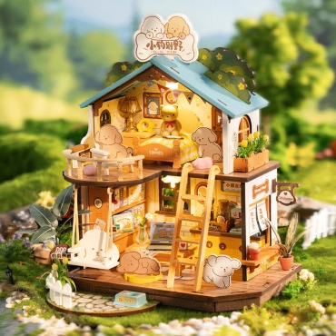 Cățelușul în fața căsuței