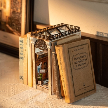 Model folosit ca decorațiune pe birou