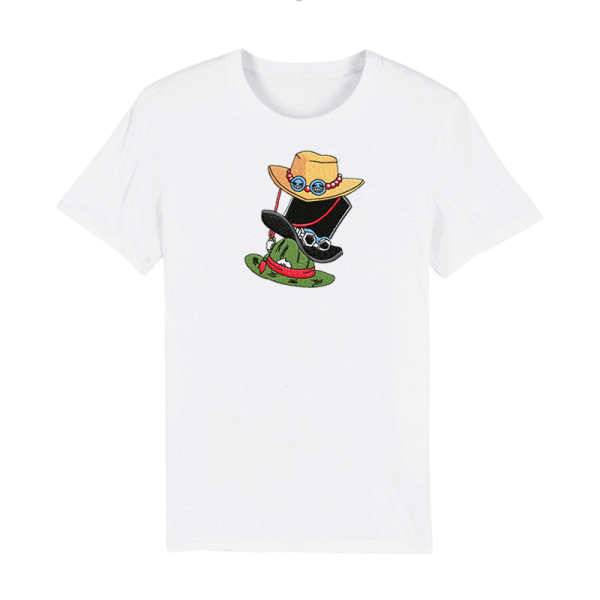 Tricou alb cu tematică One Piece și broderie - pălăriile lui Luffy, Sabo și Ace