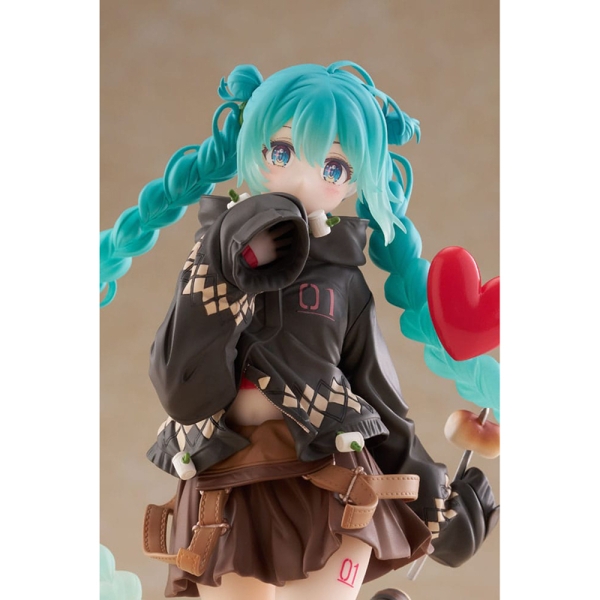 PRE-ORDER: Hatsune Miku PVC Statue - Hatsune Fashion Outdoor Spring Ver. 18 cm