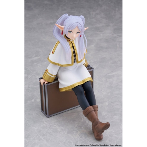 PRE-ORDER: Frieren: Beyond Journey's End PVC Figure Desktop - Cute Frieren (Trunk Case Ver.) Reissue 13 cm