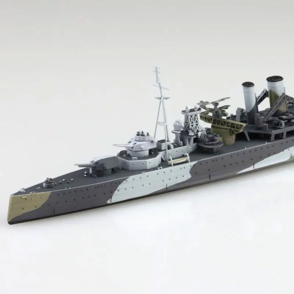 Kit de machete din plastic - Crucișătorul greu Kent al Marinei Regale 1/700