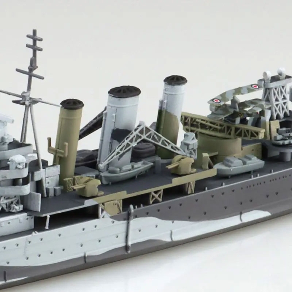 Kit de machete din plastic - Crucișătorul greu Kent al Marinei Regale 1/700