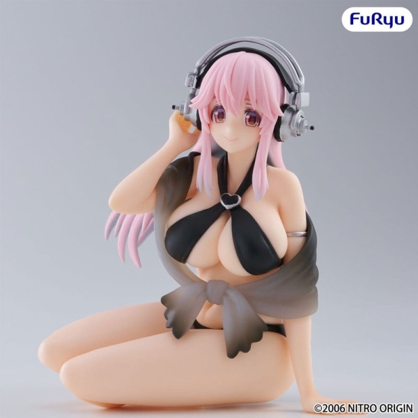 PRE-ORDER: Statuetă PVC Super Sonico Noodle Stopper – Super Sonico (Versiunea în costum de baie negru), 10 cm