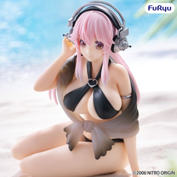PRE-ORDER: Statuetă PVC Super Sonico Noodle Stopper – Super Sonico (Versiunea în costum de baie negru), 10 cm
