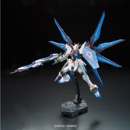 (RG) Gundam Model Kit Екшън Фигурка - ZGMF-X20A Strike Freedom Gundam 1/144