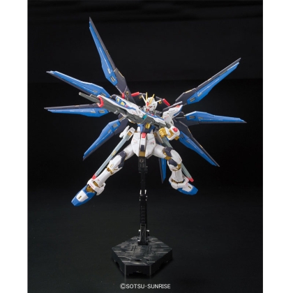 (RG) Gundam Model Kit Екшън Фигурка - ZGMF-X20A Strike Freedom Gundam 1/144