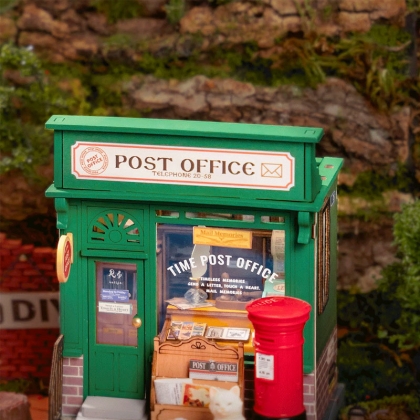 Prim-plan acoperiș și semn „Post Office”