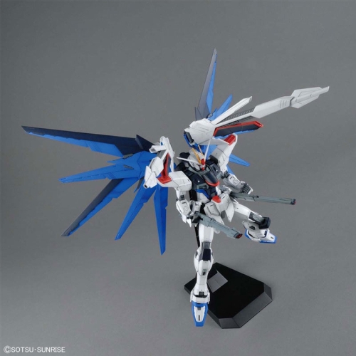 (MG) Kit de machete Gundam - Freedom Gundam Versiunea 2.0 1/100